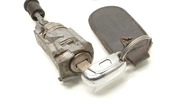 Audi Q5 SQ5 Front door lock (next to the handle) 8R2837168B