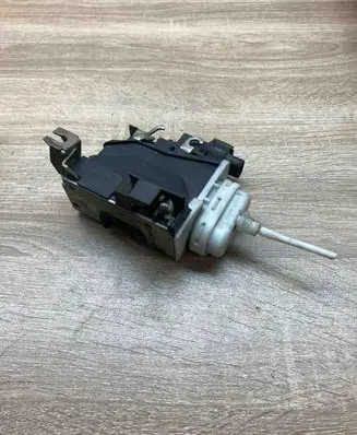 Audi A4 S4 B5 8D Front door lock 8D1837016A Rightside