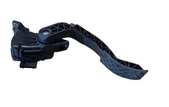Accelerator throttle pedal