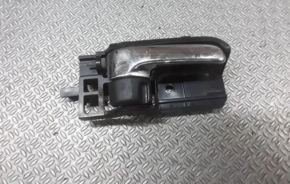 Toyota Corolla Verso E121 Front door interior handle
