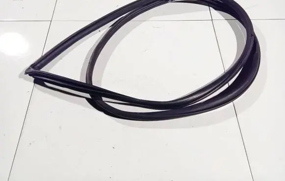 Subaru Forester SH Rubber seal front coupe door 