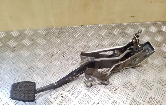 Toyota Yaris Brake pedal