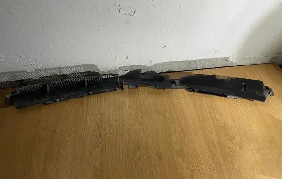 Volkswagen PASSAT B6 Radiator trim 3C0121330