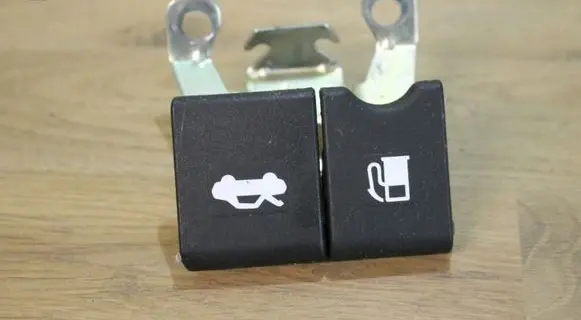 Nissan Qashqai Fuel tank opening switch 
