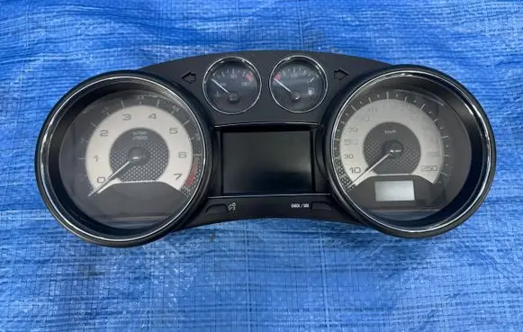 Peugeot RCZ Speedometer (instrument cluster) 9673983680 9666661980