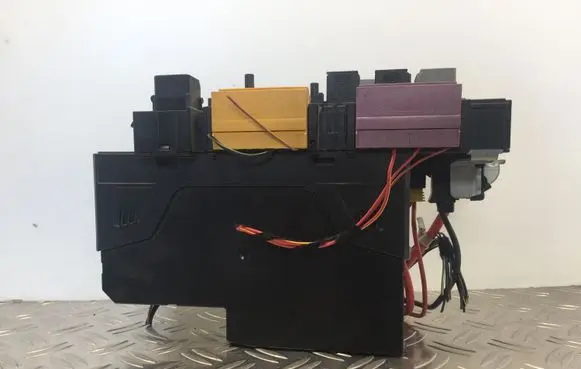 Mercedes-Benz E W212 SAM control unit 2129000004 A2129000004 5DK009620