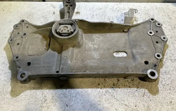 Volkswagen Caddy Front subframe 1K0199369G 15092003 VA1J