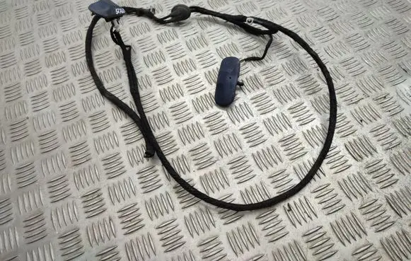 Volkswagen Tiguan Windshield washer spray nozzle 