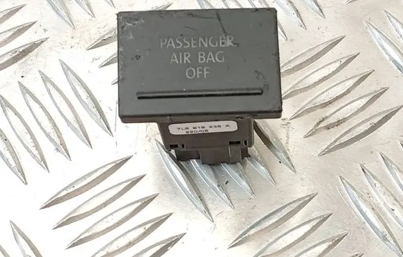 Passenger airbag on/off switch