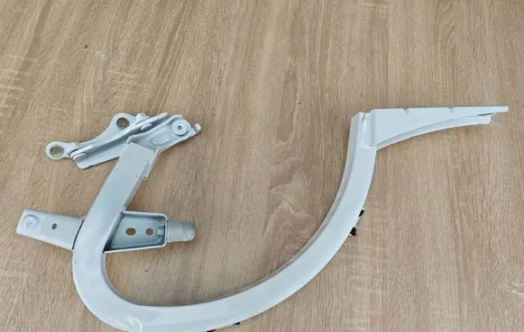 Tailgate/trunk/boot hinge