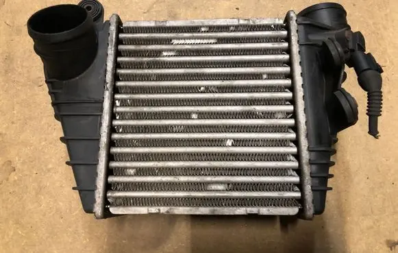 Skoda Fabia Mk1 (6Y) Intercooler air channel guide 1J0145803 038906051