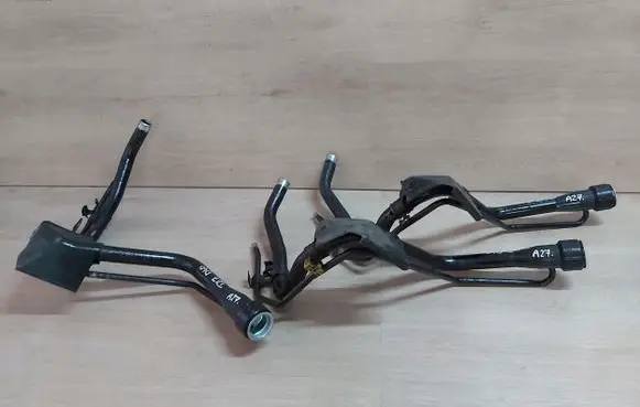 Toyota Avensis T270 Fuel tank filler neck pipe T27WLEWA27