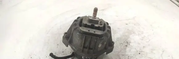 Engine mount bracket