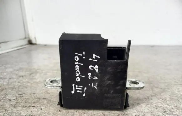 Seat Toledo III (5P) Tailgate lock latch V10856350