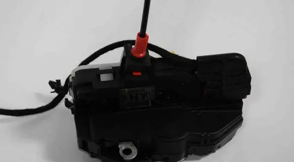 Opel Cascada Front door lock 13579518