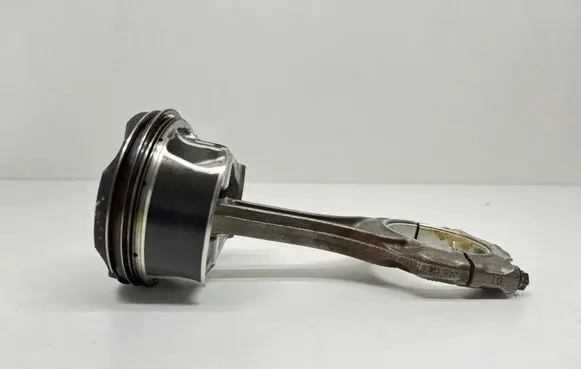 BMW 8 G16 Piston with connecting rod 7852246 8665195