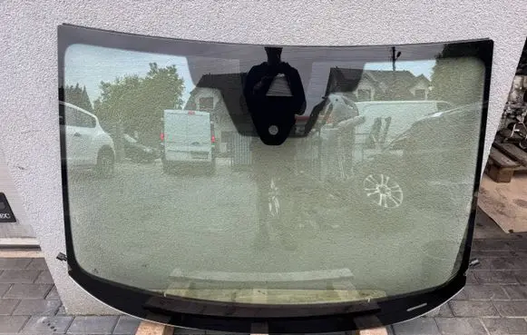 Skoda Enyaq iV Front windscreen/windshield window 5LA845011M
