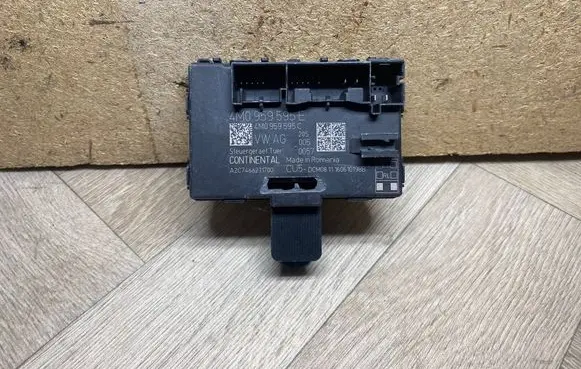 Audi Q7 4M Door control unit/module 4M0959595E 4M0959595C