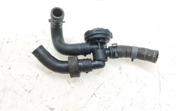 Engine coolant pipe/hose