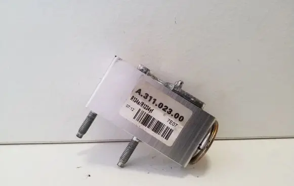 Opel Vivaro Air conditioning (A/C) expansion valve A31102300