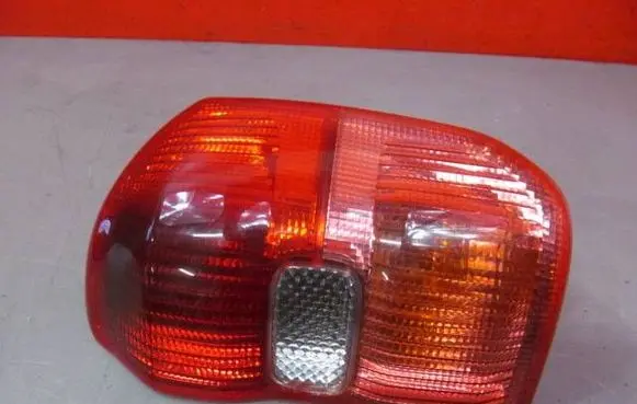 Toyota RAV 4 (XA20) Rear/tail lights RAV4LAMPAPRAWATYL