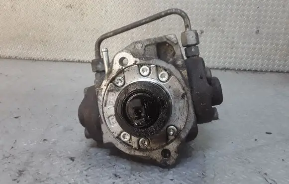 Toyota Auris 150 Fuel injection high pressure pump 221000R011