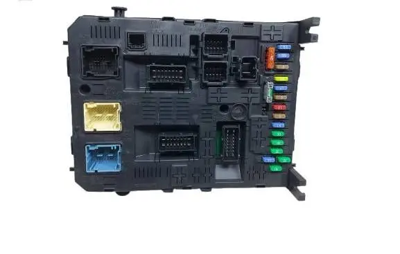 Peugeot 308 Fuse module 281197595