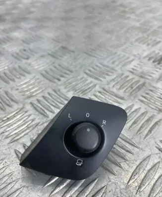 Wing mirror switch