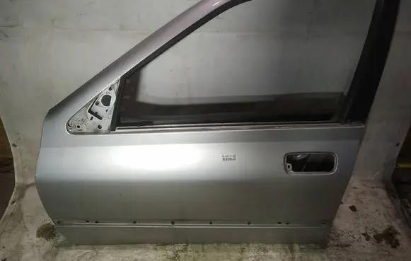 Peugeot 406 Front door pilkos