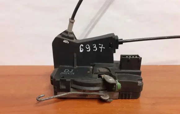 Opel Astra H Coupe door lock (next to the handle) 24414116 6937