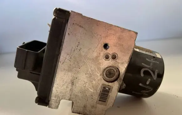 Volkswagen PASSAT B6 ABS Pump 3C0614095P 16027201 16027001A