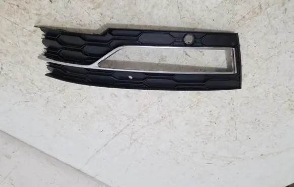 Skoda Octavia Mk3 (5E) Front bumper lower grill 5E3807681C