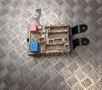 Toyota Avensis T270 Fuse box set 8273005C90