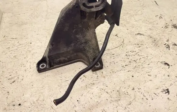 Audi A6 S6 C4 4A Engine mounting bracket 4A0199312