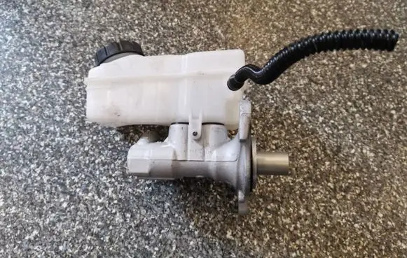 Dacia Sandero Master brake cylinder