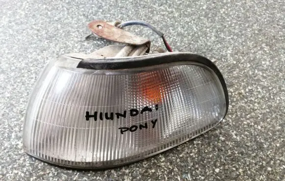 Hyundai Pony Front indicator light 01916