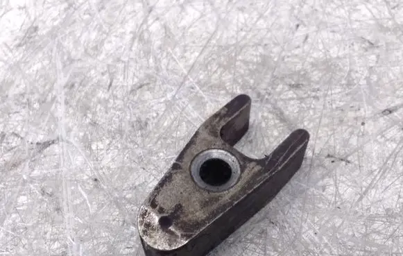 Mercedes-Benz R W251 Fuel Injector clamp holder