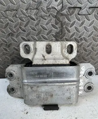 Volkswagen PASSAT B6 Engine mount bracket 3C0199555P