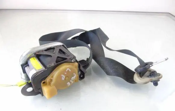 Nissan Note (E11) Front seatbelt