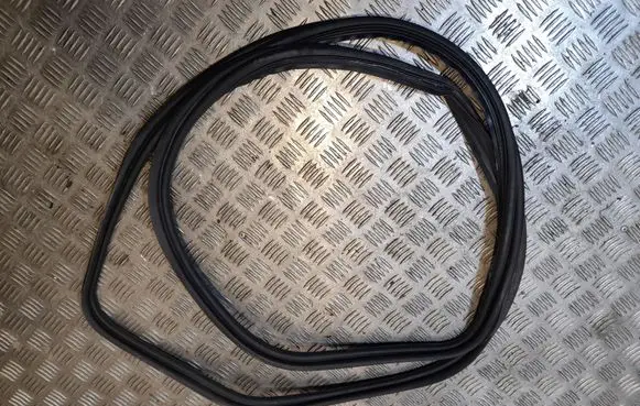 Mercedes-Benz E W212 Rubber seal tailgate window/glass A2127500098