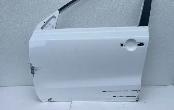 Suzuki Vitara (LY) Front door