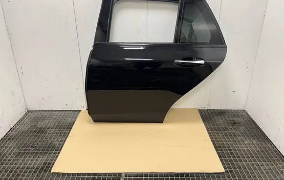 Mercedes-Benz C W205 Rear door