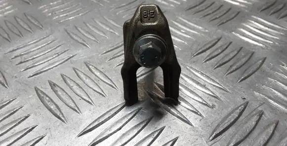 Renault Latitude (L70) Fuel Injector clamp holder