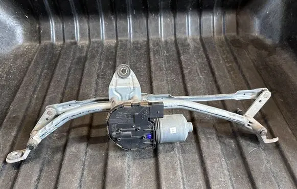 BMW X3 F25 Front wiper linkage and motor 1137328561 1628529848 1627402896