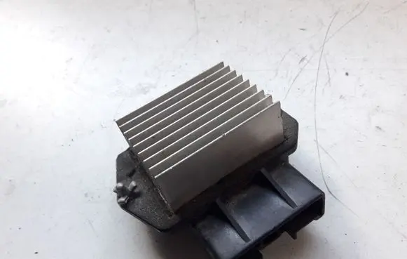Toyota Corolla Verso E121 Heater blower fan relay 4993002121