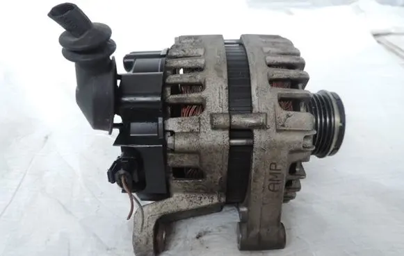 Opel Mokka Generator/alternator 13597226