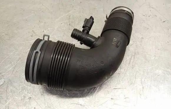 Porsche Cayenne (92A) Air intake hose/pipe 7P6129572