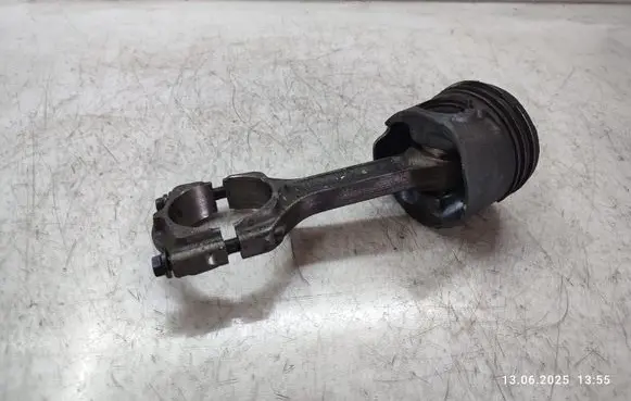 Opel Insignia A Piston with connecting rod 