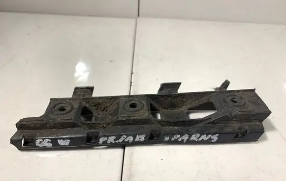 Volkswagen PASSAT B6 Front bumper mounting bracket 3C0807184