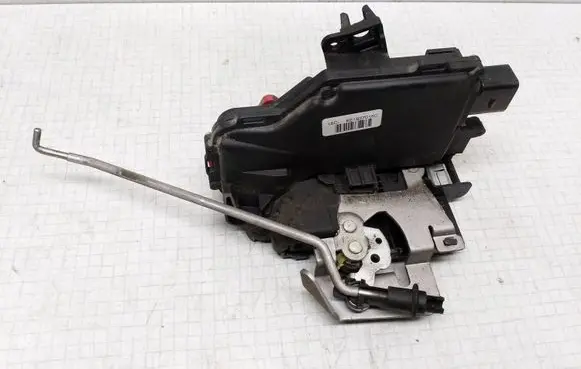 Audi A4 S4 B6 8E 8H Front door lock 8E1837016C